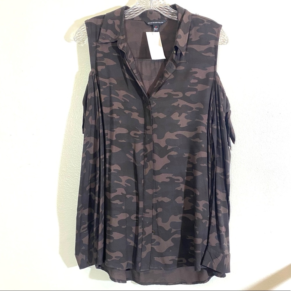 Brown camo cold-shoulder long sleeve button down blouse ROCK & REPUBLIC NWT sz M